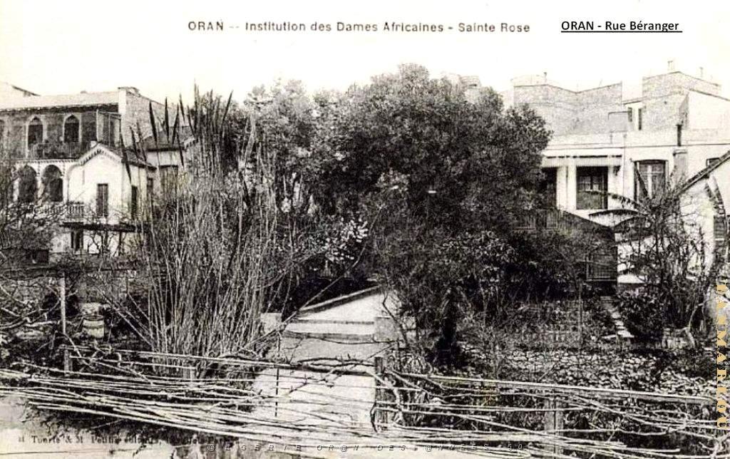 SP g- 002- St Pierre- Dames africaines- rue Beranger.jpg